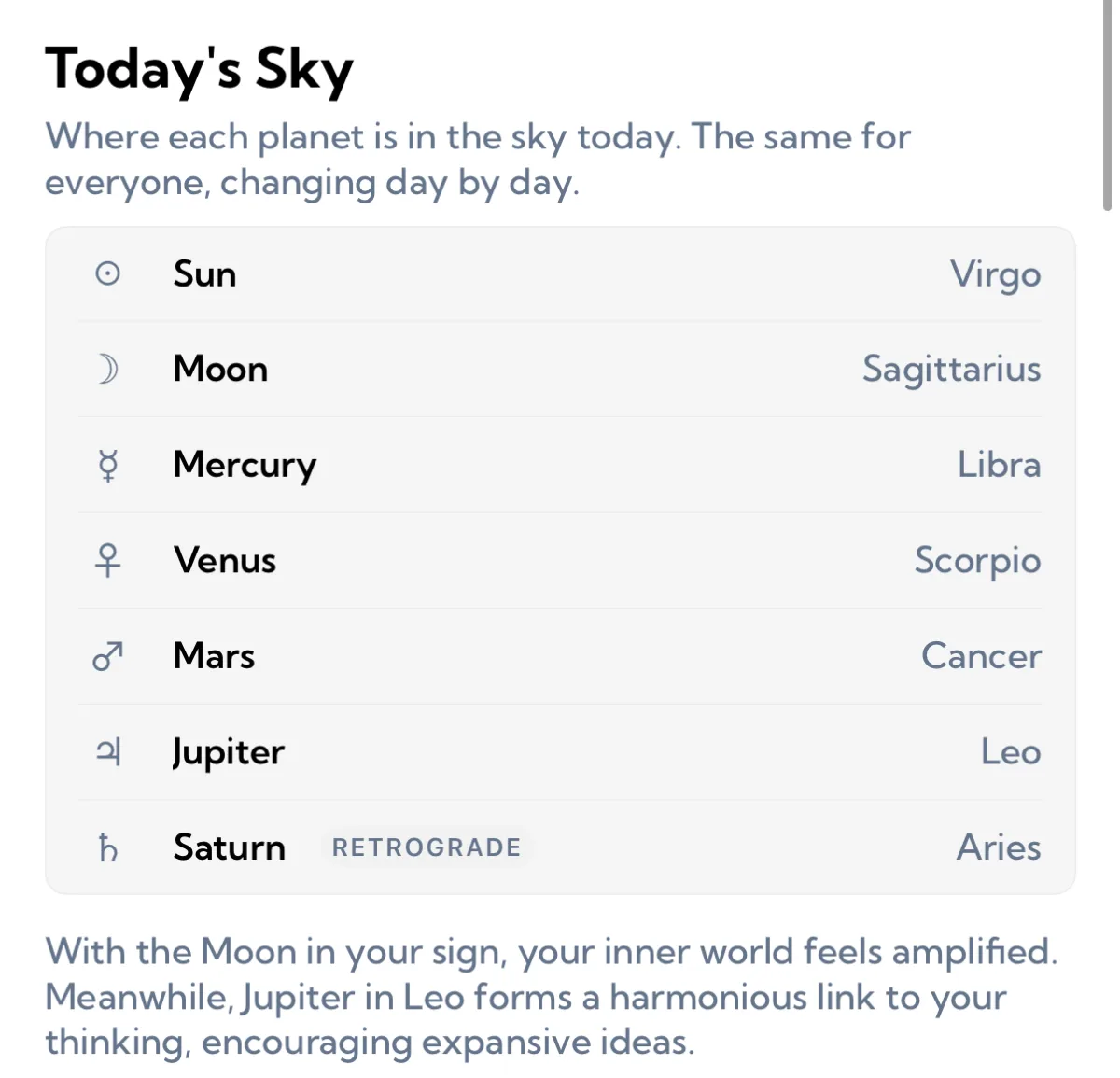 Auras liste Dagens himmel, der placerer Solen i Jomfruen, Månen i Skytten, Merkur i Vægten, Venus i Skorpionen, Mars i Krebsen, Jupiter i Løven og Saturn i Væren, med mærket Retrograd ved siden af Saturn