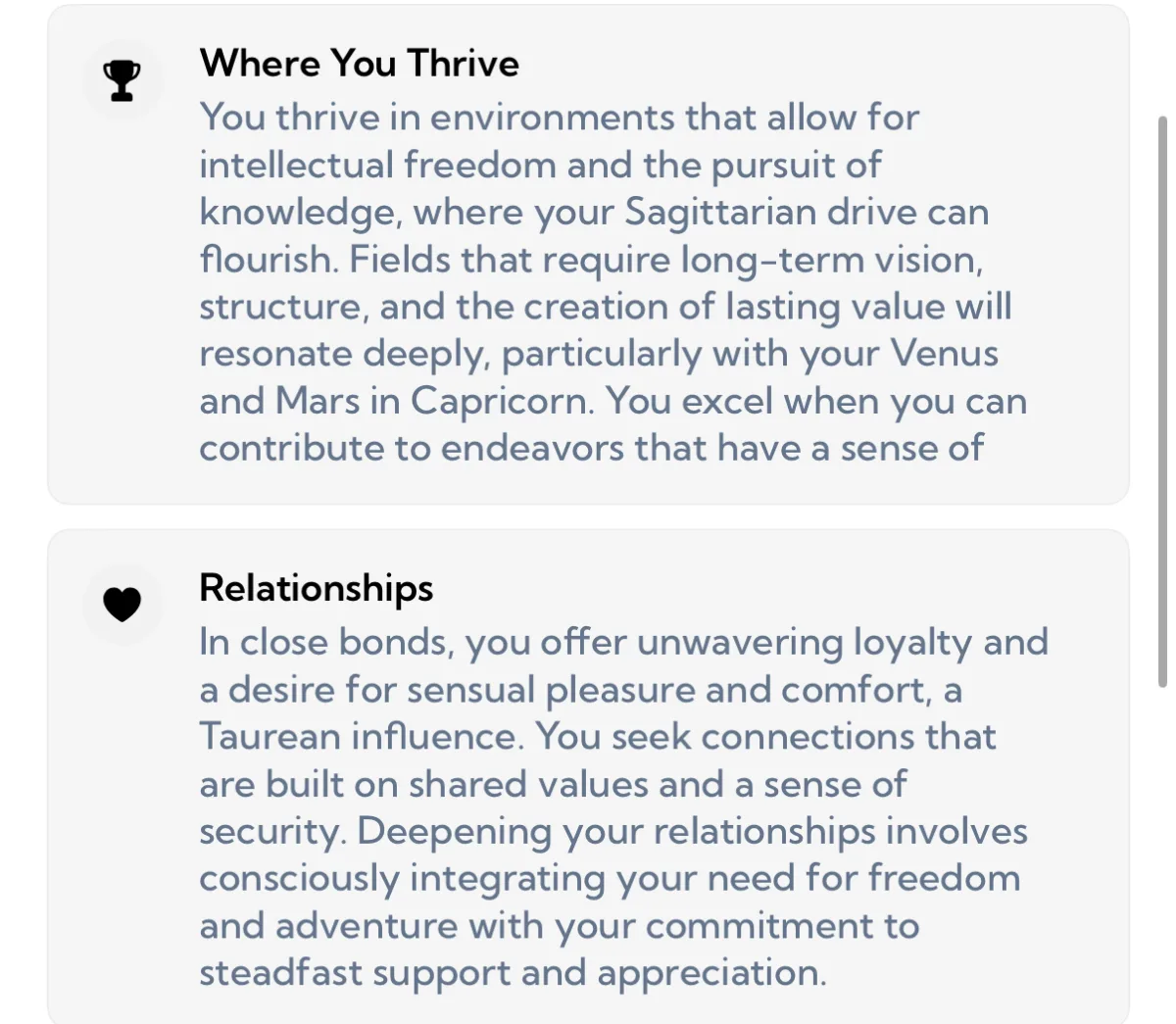 Aura의 Birth Chart Analysis 카드 두 장: 염소자리의 금성과 화성을 언급하는 Where You Thrive, 의리, 공유하는 가치, 안정을 설명하는 Relationships
